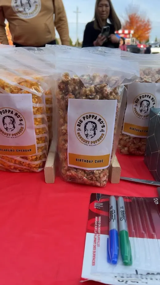Big Poppa Mo’s flavor bags lined up on a red pop-up table.